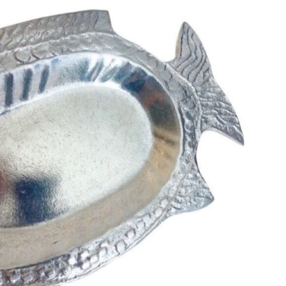 The Don Drumm Oval Fish Platter aluminum 9.5"H x 14.25"W x 1.25"D - Picture 5 of 8